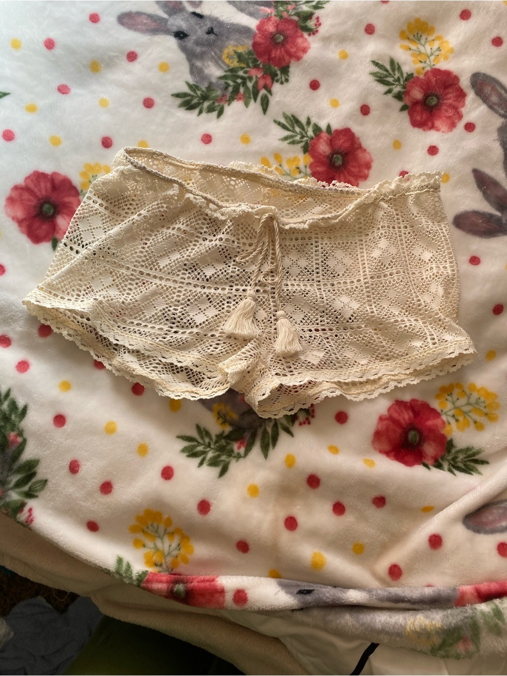 Lace going out tie knot shorts size small elastic for the waist